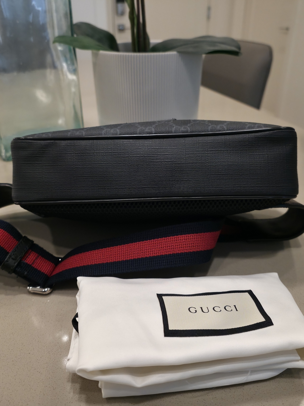 Gucci GG Supreme Zip-Up Small Belt Bag - Picture 3 of 5